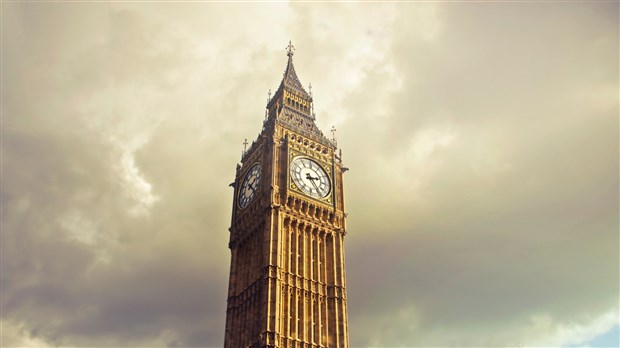 À vous lire, le Canada est une monarchie en sursis !