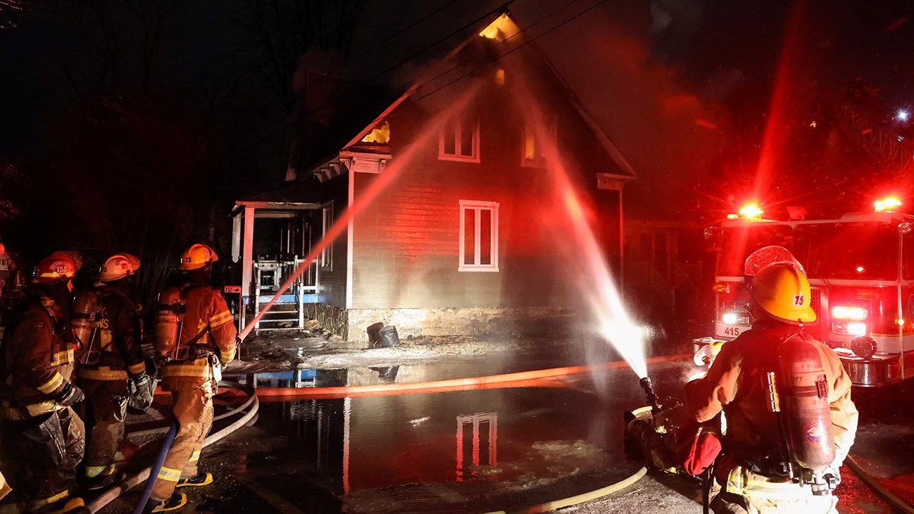 Une maison centenaire est détruite par le feu à CoteauduLac