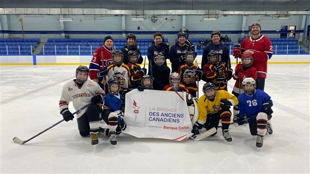 Deux anciens Canadiens en visite au Centre sportif Soulanges 