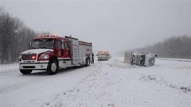Sortie de route sur l'autoroute 20 est à Saint-Zotique 