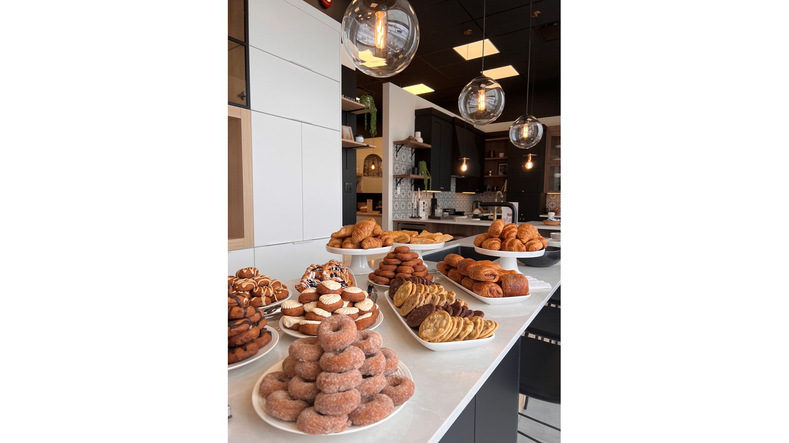 Une fête d'ouverture réussie pour Armoires Cuisines Action