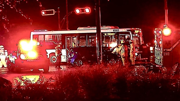 Un autobus Exo et un véhicule entrent en collision à l'Île-Perrot