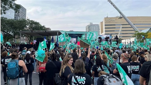 Elementary school teachers adopt a mandate for an unlimited general strike