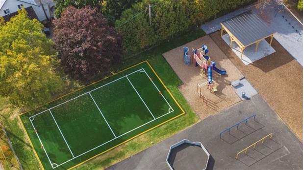 Un investissement de 100 000$ pour embellir la cour de l'école Saint-Urbain 