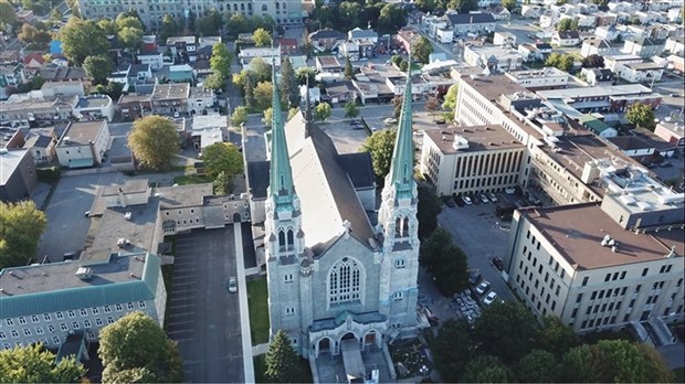 Basilique-cathédrale Ste-Cécile: fin des travaux de restauration des clochers et de la façade 