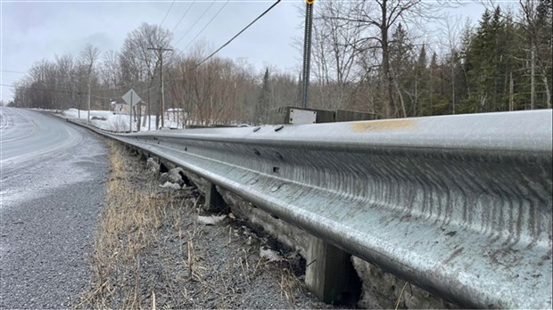 Début des travaux de réparation des glissières de sécurité à Rigaud 