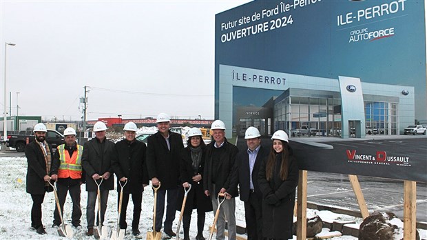 La première pelletée pour le nouveau Ford Île-Perrot