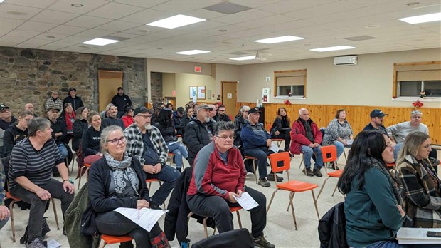 Nearly 1,000 names on petition against composting platform project 