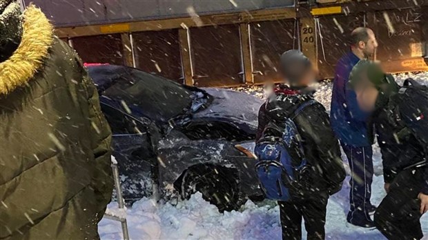 Collision impliquant une voiture et un train à L'Île-Perrot