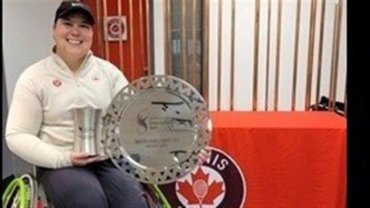 Natalia Lanucha remporte l'or en simple et l'argent en double à Montréal