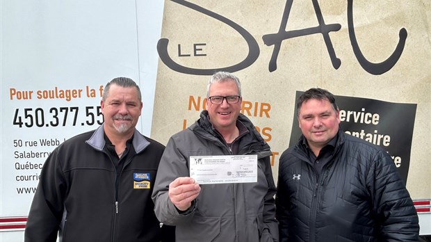 Le Syndicat des Métallos (FHM) remet 2000$ au SAC de Salaberry-de-Valleyfield 