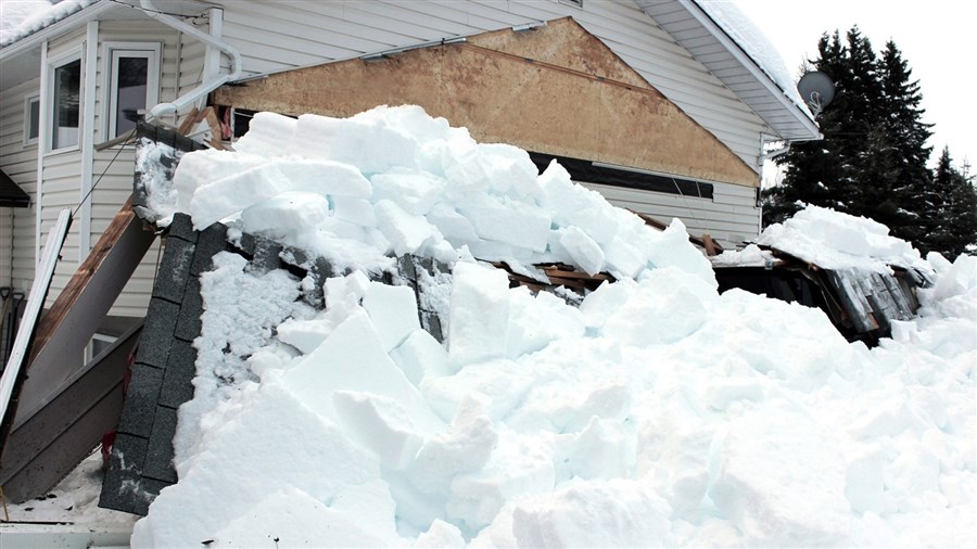 Comment savoir si sa toiture est affectée par le poids de la neige? 