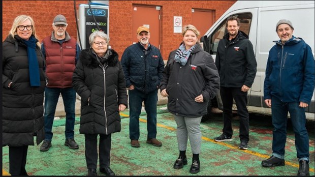 Deux nouvelles bornes du réseau RechargÉco au IGA Extra Famille Viau 