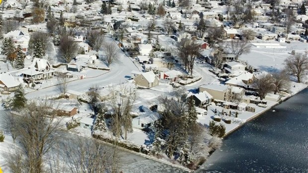 Les travaux de dragage des canaux se poursuivent à Saint-Zotique 