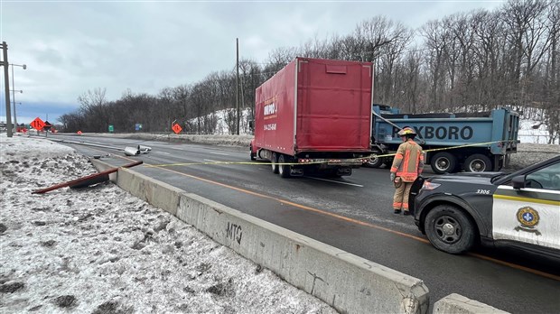 Fermeture de l'autoroute 40 dans les deux directions à Sainte-Anne-de-Bellevue 