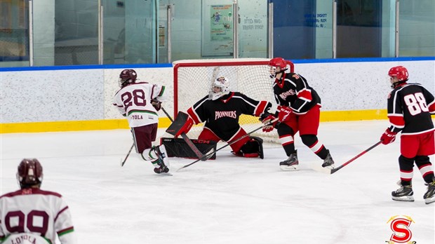 Un 4e jeu blanc pour Justin Lessard des Pionniers de Soulanges