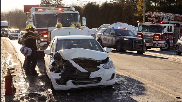 Une collision mineure cause une importante congestion sur Cité-des-Jeunes 