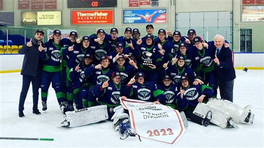 L'équipe de hockey Prep des Volts est champions de la CSSHL U18