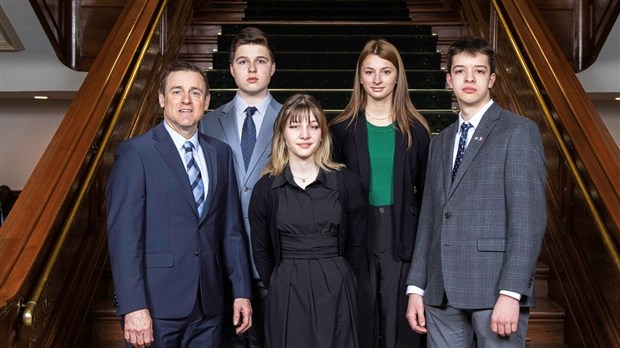 Des élèves de la Cité-des-Jeunes à l’Assemblée nationale 