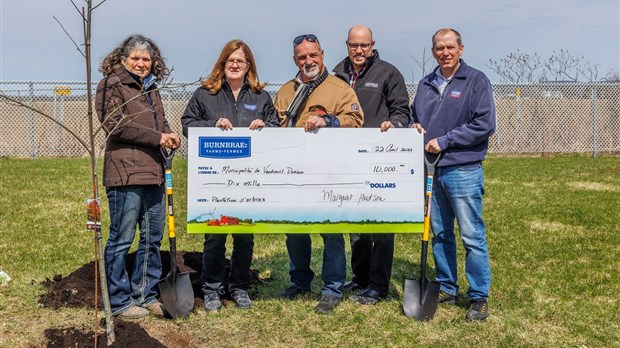 La Ville de Vaudreuil-Dorion plantera 80 arbres avec la participation financière des Fermes Burnbrae