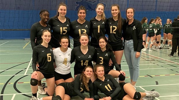 L'équipe féminine de volleyball du Noir et Or fait belle figure à Baie Comeau