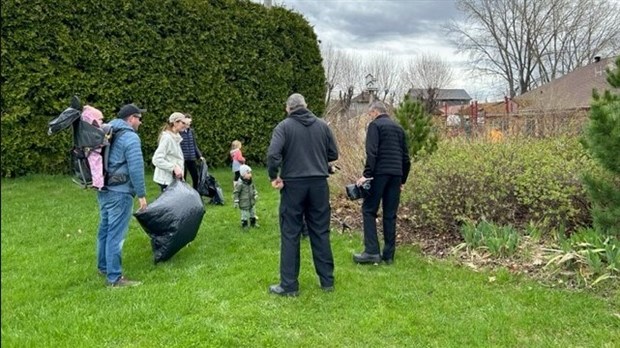 Les pompiers de Salaberry-de-Valleyfield mobilisés pour une corvée de nettoyage   