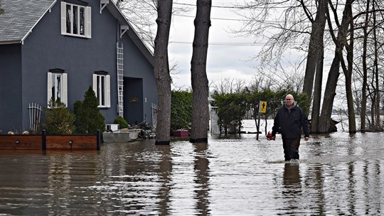  Le maire de Terrasses-Vaudreuil visite les zones inondées 