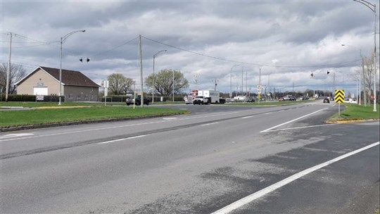 Changement de signalisation à l'intersection de la route 201 et du boulevard du Bord-de-l'Eau 