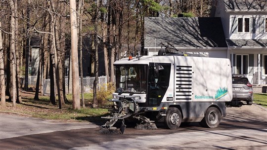 Treated water used for street cleaning in Saint Lazare