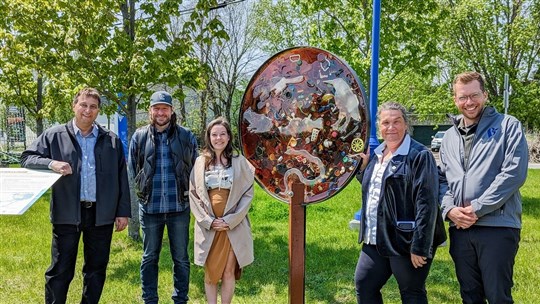 Une oeuvre faite à partir de déchets pour sensibiliser la population 