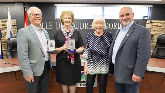 Trois bénévoles de Vaudreuil-Dorion reçoivent la médaille du lieutenant-gouverneur pour les aînés 
