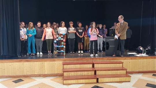 30 élèves de L'Île-Perrot créent une Chaise des générations