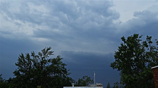 Severe thunderstorm warning for Vaudreuil-Soulanges region
