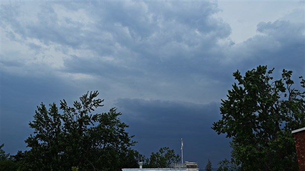 Severe thunderstorm warning for Vaudreuil-Soulanges region