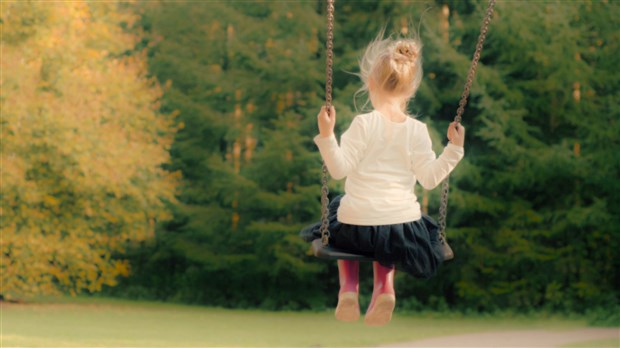 Qualité de l'air: les enfants jouent dehors malgré les recommandations de la Santé publique