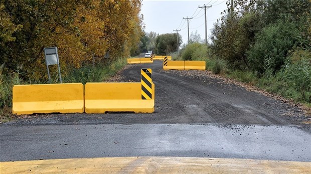 Travaux de pavage sur le Chemin Ranger à Les Coteaux 