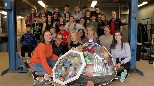L'école Arthur-Pigeon dévoile sa Rivière 100 déchets
