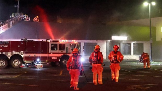 Fire damages pub in early-morning blaze