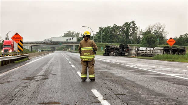 Déversement sur l'autoroute 20 Ouest à Rivière-Beaudette