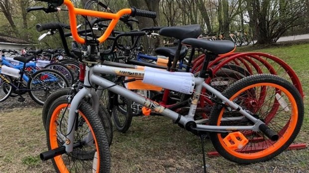 Marie-Claude Nicholls and le Zèbre Rouge are holding a free bike clinic