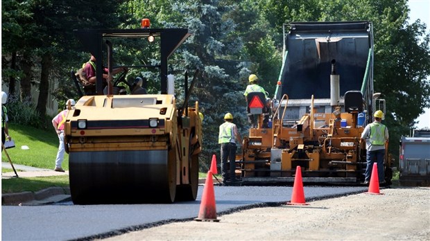 Travaux de resurfaçage à Rigaud plus tard en juillet 