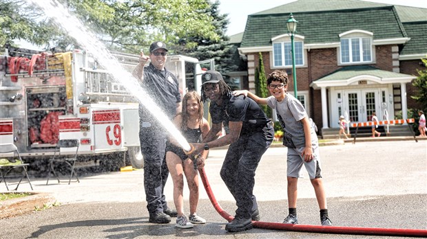 Firefighters visit young campers in Notre-Dame-de-l'Île-Perrot