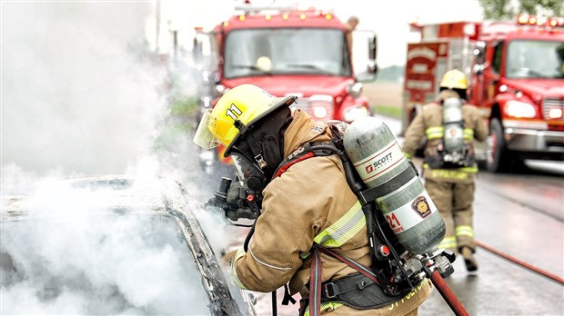 Fifty bucks for Saint-Polycarpe firemen to... shave!