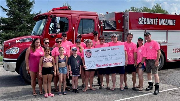 Saint-Télesphore firefighters donate $3,000 to the Quebec Breast Cancer Foundation
