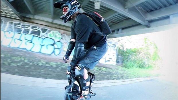 Adepte de la gyroroue, il veut sensibiliser les gens à la bonne pratique de ce loisir 