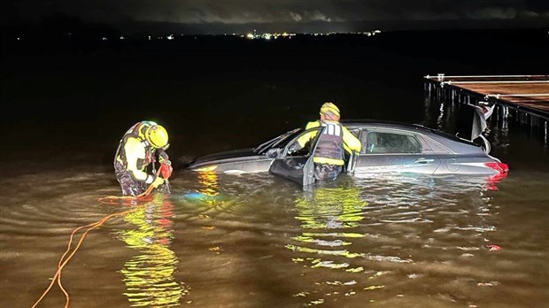 Pincourt firefighters take action at night in D'Ambrosio Park   