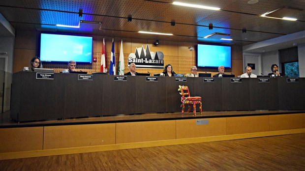 Mayor distances council from councillor's remarks to citizen