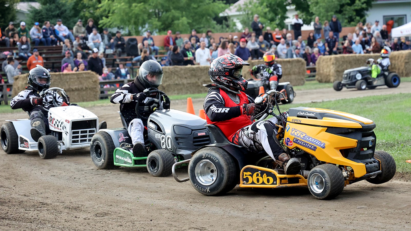 Retour en images sur la course de tracteurs de SainteJustinedeNewton