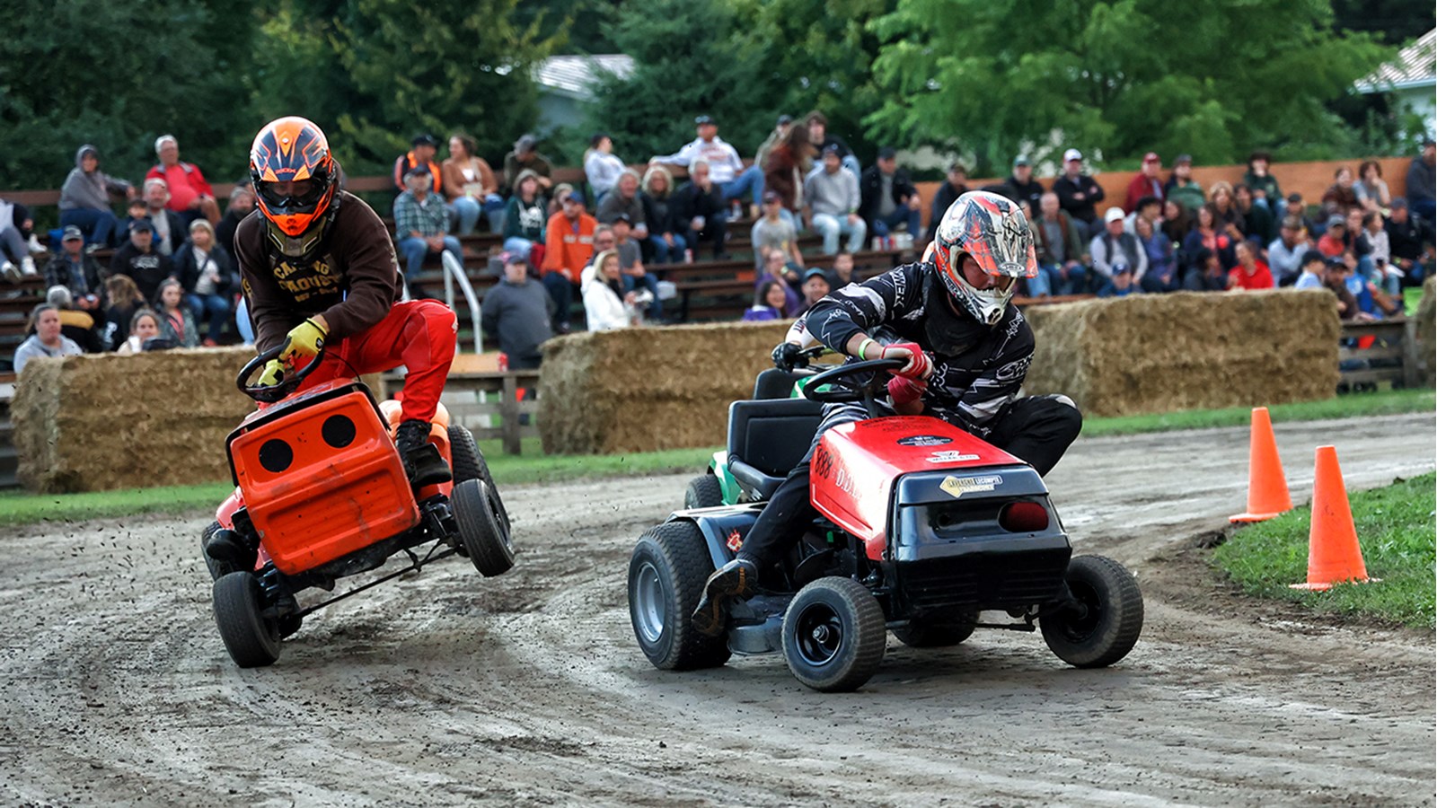 Retour en images sur la course de tracteurs de SainteJustinedeNewton
