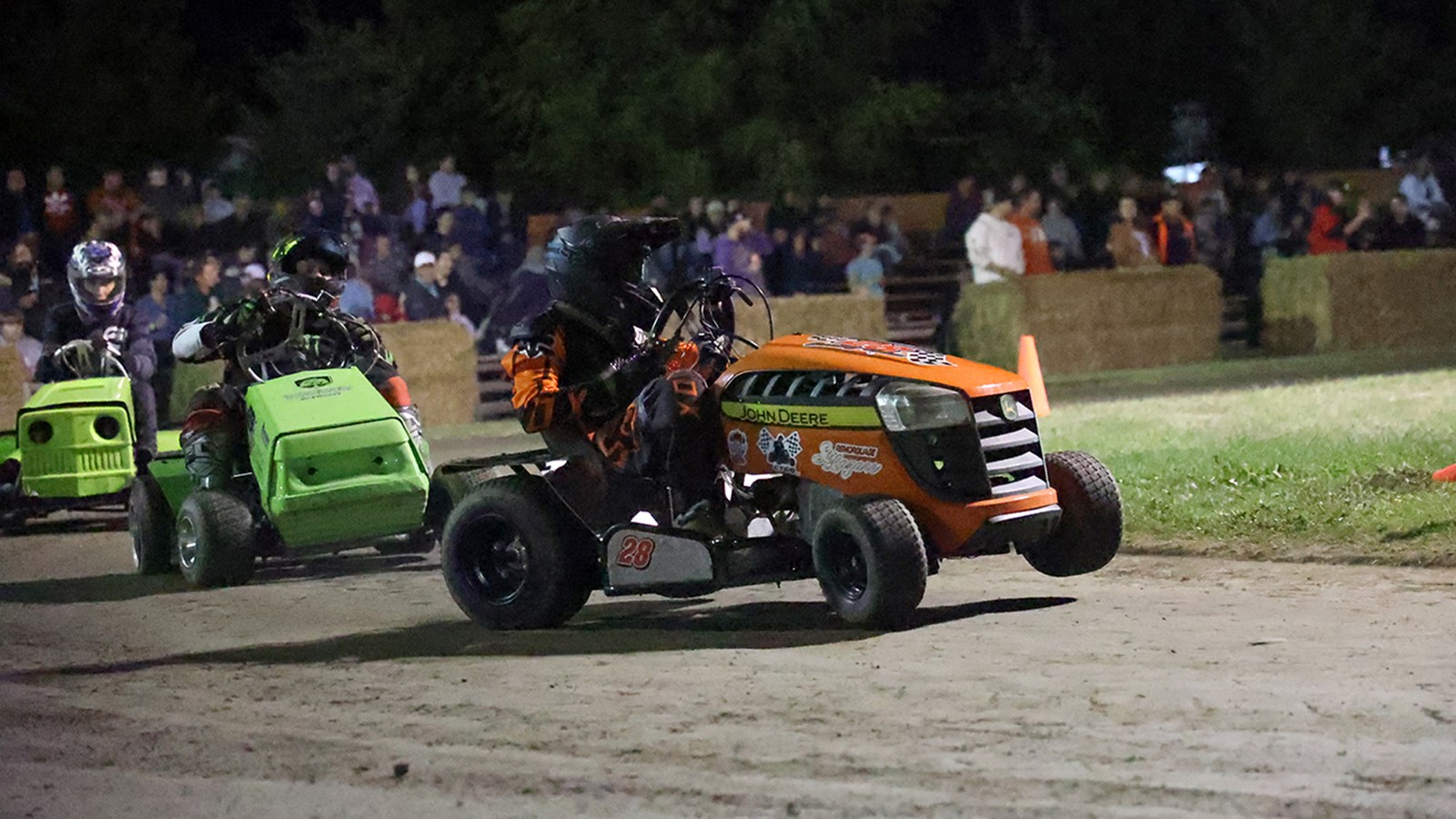 Retour en images sur la course de tracteurs de SainteJustinedeNewton